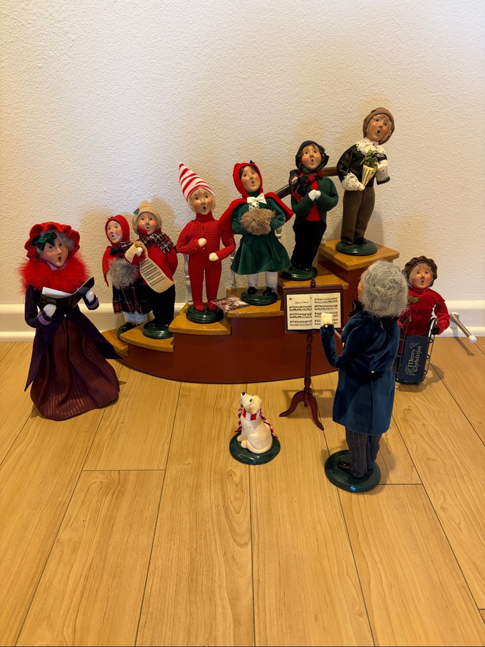 BYERS CHOICE vintage Victorian Carolers with arched staircase